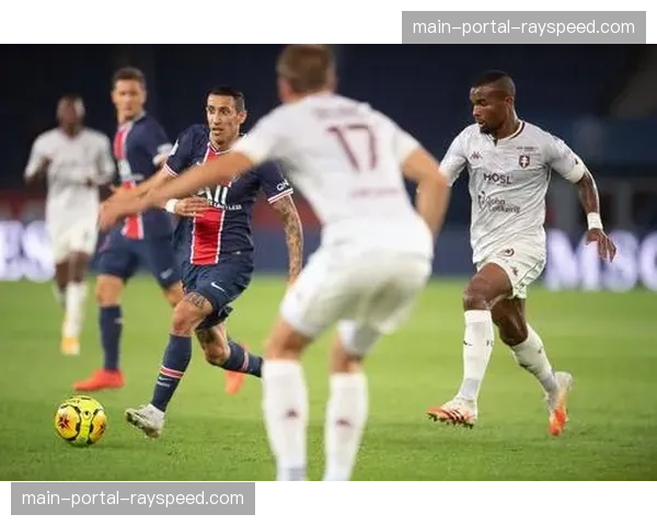 巴黎圣日耳曼基金会与当地学校合作推出校园足球课程