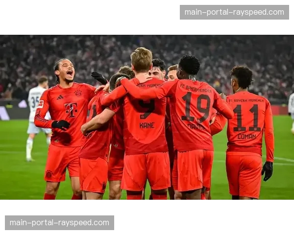 战术图解：解析2025-26赛季德甲流行的“边后卫内收”战术变体