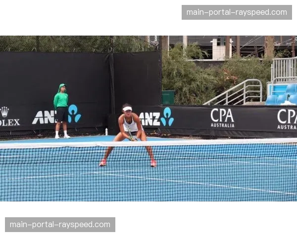 赛前通讯：各代表团陆续抵达墨尔本运动员村，泳池灯光系统完成最后调试